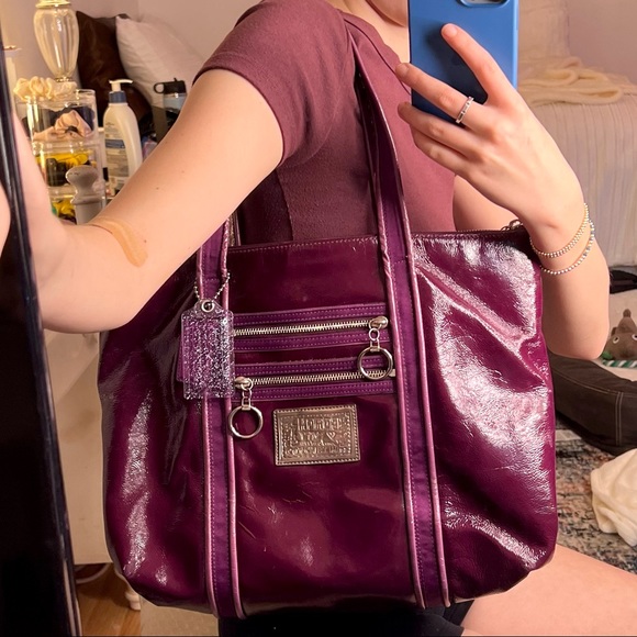 COACH • Daisy • Liquid Gloss Leather In Color Berry • Shoulder Tote Bag • RARE! - Picture 7 of 15